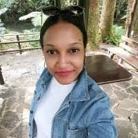 Estelle Barton's Instagram, Twitter & Facebook