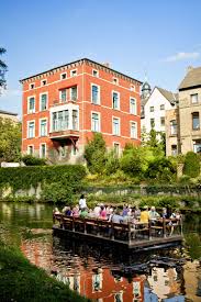 Braunschweigs Grune Seite Kann Am Besten Bei Einer Flossfahrt Auf Der Oker Erkundet Werden Wahrend Parks Und Stadtvillen Vorbei Gl Flossfahrt Parks Braunschweig