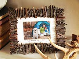 Decorazioni Creative Con I Legnetti Ecco 20 Idee Creative Cornici Fai Da Te Cornici Decorate Cornice Fai Da Te