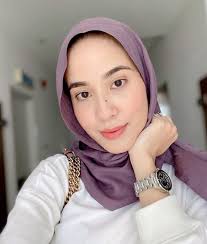 Nabilah ali dally atau lebih dikenali sebagai bella dally (lahir 27 september 1991) merupakan seorang pelakon dan model wanita malaysia. Bella Dally Kongsi Kata Hikmah Tapi Terima Kecaman Netizen Pula Kongsi Tular Semasa Forum Cari Infonet