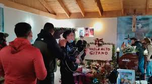 Durante la tarde de este domingo se comunicó la muerte de claudio el gitano valdés, finalista del programa talento chileno, en un accidente automovilístico en talcahuano. Yxuuyh95jnktem
