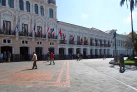 Las Calles De Quito Son Hermosas Limpias Y Ordenadas Realmente Provocan Una Sana Envidia Www Fb Com Placeok Street View Street Ecuador