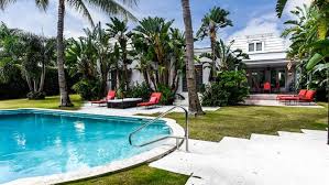Da sich madeleine im haus nicht mehr sicher gefühlt hat, kam es zum umzug in florida. Swedish Princess Madeleine Moving To Florida Will It Be Palm Beach Business Palm Beach Daily News Palm Beach Fl