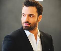 O Kwnstantinos Argyros Magepse Sthn Premiera Toy Lazopoyloy In Gr