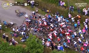 2006 tour de france winner pereiro was forced into a skid after a rider he was tailing took a tumble, and unable to control his bike, he crashed rather dramatically over the side barrier at the side of the road. Sb9eqszgukil2m