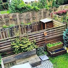Jedem Das Seine Hinterhofpalisadenparadies Hinterhof Lubeck Luebeck Jedemdasseine Palisade Grenzezumnachbarn Grenze Ni House Styles Home Decor House