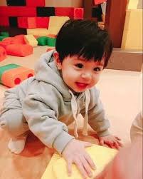 تحكي القصه معاناة يونقي مع إخوته الصغار بعد معرفه موت امه وابيه التي Fanfiction Fanfiction Amreading Bo In 2020 Ulzzang Kids Cute Asian Babies Cute Baby Pictures
