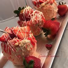 Strawberry Crumble Cheesecake Stuffed Apples Cheesecakestuffedapples Goodescreations Strawberrycrumbl Gourmet Apples Gourmet Candy Apples Candy Apple Recipe