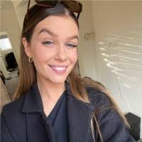 Ella Goldsmith's Instagram, Twitter & Facebook