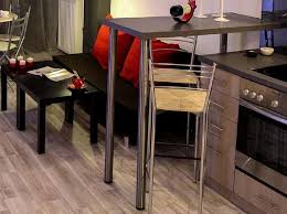 Mange debout cuisine avec rangement. Mange Debout La Table Haute Qui Se Glisse Partout En 2021
