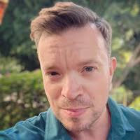 100+ perfiles de «Walls»