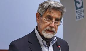 Ingeniero de 76 años que trabajó para el banco mundial, sagasti fue elegido como nuevo presidente del congreso, pero le corresponde asumir automática e inmediatamente como jefe de estado, según la constitución. Peru S Congress Elects Francisco Sagasti As New Interim President Peru The Guardian