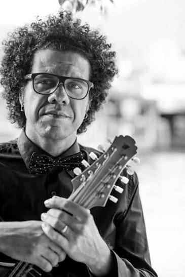 HAMILTON DE HOLANDA discography (top albums) and reviews