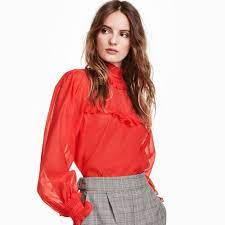 Quand vous voyagez, que ce soit en europe ou en amérique du nord, il vous sera impossible de ne pas trouver un magasin de la chaine h&m, la marque suédoise adulée par les hipsters (personnes qui souhaitent se démarquer des codes) d'aujourd'hui. Ideologie Bacon Poupee En Peluche H Et M Soldes Pull Femme Barry Imposition Accent