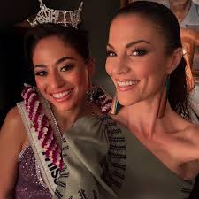 Unreal footage of waves crashing OVER the Keauhou Kona Surf & Racquet club.  Details