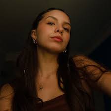 Julia Leal (@julialeal.u)