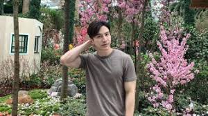 Wong guan yi (english name: Kebanyakan Minum Bubble Tea Kulit Aktor Singapura Ini Jadi Kendur