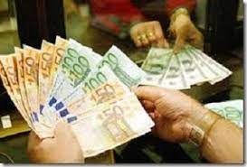 La legge prevede un limite allo scambio di denaro contante tra soggetti diversi, limite che dal 1° luglio del 2020 al 31 dicembre 2021 è pari a 2.000 euro e che, dal 1° gennaio 2022, passa a 1.000 euro. Prelievi Di Contanti Nuovi Obblighi Per Le Banche Diritti E Consumatori