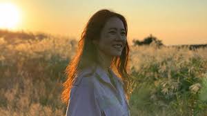 I don't know why but the cheesier tvn drama crash landing on you looks the more excited i'm getting. Son Ye Jin Was Rushed To The Hospital While Filming Crash Landing On You