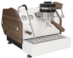 Named after piero bambi's wife, giovanna bambi, it is the ideal espresso machine for the most elegant and classic cafés. Genussguerilla La Marzocco Home Gs3 Und Linea Mini