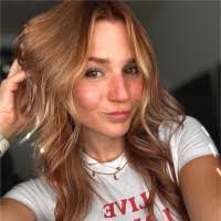 Justine Marks's Instagram, Twitter & Facebook