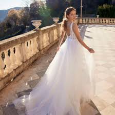 Über 4.000 hochzeitskleider und abendkleider zum anprobieren. Brautkleider Archive Lin Riehl Das Hochzeitshaus