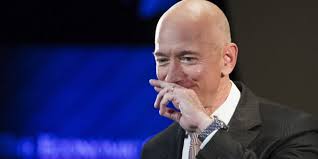 Ο ιδρυτής της amazon και της διαστημικής εταιρείας blue origin, τζεφ μπέζος, θα συμμετάσχει στο πρώτο τουριστικό ταξίδι στο διάστημα της κάψουλας new shepard, μαζί με τον αδελφό του, τον μαρκ, και τον νικητή ενός Ki Omws O Tzef Mpezos Bgazei Psixoyla Poios Einai O Mis8os Toy Ploysioteroy An8rwpoy Ston Kosmo Oikonomia Iefimerida Gr