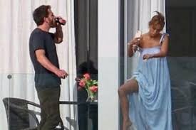During the pair's previous relationship j lo wrote a sultry song should jennifer lopez and ben affleck have gotten back together? Ben Affleck W Domu Jennifer Lopez Wprowadzil Sie Do J Lo Sa Zdjecia Eska Pl