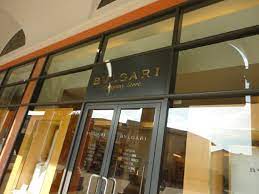 Rapinato Nella Notte Il Negozio Di Bulgari All Outlet Di Serravalle Scrivia Alessandria Oggi Tra milano e genova, in provincia di alessandria c'è il serravalle designer outlet, considerato uno dei più grandi outlet village d'europa.