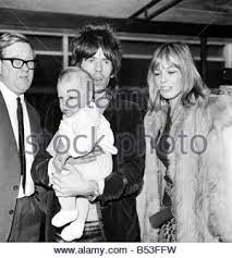 The drums provide the backbone to any song, and his work has seen modern drummer induct him into their hall of fame. Die Rolling Stones Charlie Watts Mit Tochter Stockfotografie Alamy