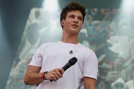 His performance showed clearly a charming yet serious and. Wincent Weiss Sommer Tour 2020