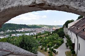 Places to see, ways to wander, and signature experiences. Reportage Voll Beschaftigt Im Jobwunder Bayernkurier