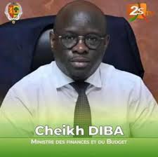 Cheikh DIBA, le nouveau ministre des Finances. Inspecteur des Impôts et des  Domaines, il est l'ancien Directeur de la Programmation budgétaire.