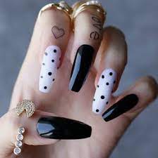Unas de gel vs unas acrilicas cual elegir uñas acrilicas con efecto de plumonesrecreando diseño de instagram duration. Unas Acrilicas Negro Con Blanco