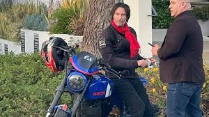 Keanu Reeves: Auf eigenem Bike zu "John Wick"-Doku | WEB.DE