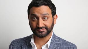 He worked numerous odd jobs before making his debut in radio writing lyrics for trailers in 1999. Cyril Hanouna L Express