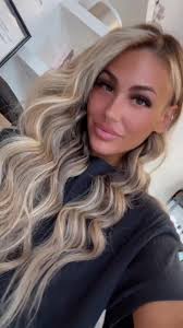 Wavy wand texture to hair extensions with natural short layer @moorexm...