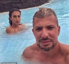 Glamorous beauty blogger shares 'pre-nose job' photo