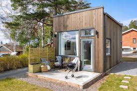 Cette Petite Maison En Bois De 21m2 Est Astucieusement Agrandie Planete Deco A Homes World In 2020 Tiny House Grondplan House