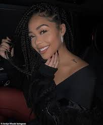 Kylie Jenner S Bff Jordyn Woods Fixes Famous Gap Between Front Teeth Black Girl Natural Hair Jordyn Woods Style Jordyn Woods Makeup