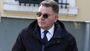 Ο φίλος της άτυχης 26χρονης κοπέλας βρέθηκε ζωντανός και πλέον όλοι περιμένουν να ρίξει φως στο πως βρήκε θάνατο η νεαρή γαρυφαλλιά. Folegandros Apokalypseis Koygia H Garyfallia Eixe Ypopsies Oti O Drasths Parakoloy8oyse Ta Mhnymata Ths