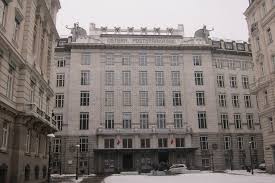 The Imperial Royal Post Office Savings Bank Was Built Between 1904 And 1912 By Otto Wagner He Also Designed The Savings Bank Modern Architecture Architecture