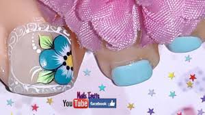 Con estas uñas sin lugar a dudas llamarás la atención donde vayas. Decoracion De Unas Para Pie Con Flor Unas Bonitas Unas Paso A Paso Youtube
