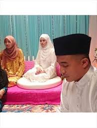 'kau yang satu' karya novelis nia azalea ini merupakan novel paling laris dan telah diulang catak sebanyak 20 kali sejak novel itu diterbitkan pada tahun 2003. Filem Novel Kau Yang Satu