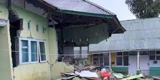 Pusat gempa berada di 7 km timur laut majene, sulawesi barat dengan kedalaman 10 km. Pvmbg Gempa Susulan Bakal Terjadi Masyarakat Majene Diminta Waspada Minews Id