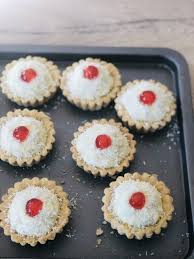 Puits D Amour En 2020 Noix De Coco Rapee Cuisine Et Boissons Tarte Sans Pate