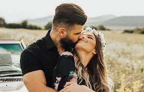 10 atitudes de um homem quando está louco de amor por uma mulher: - Já Foste