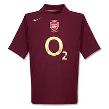 Navy is used for the sleeves and the traditional collar of the shirt, recalling the famous look from adidas' first time with the. Arsenal Retro Jersey 2005 Shopee Malaysia