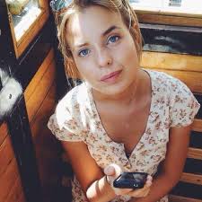 Catherine Crabtree's Instagram, Twitter & Facebook