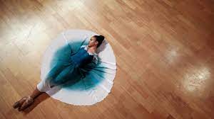 Ballerina a punta in morbida pelle nappata bianca montata su tacco basso allungato. Brazilian Ballerina Born Without Arms Soars With Her Attitude Reuters News Agency